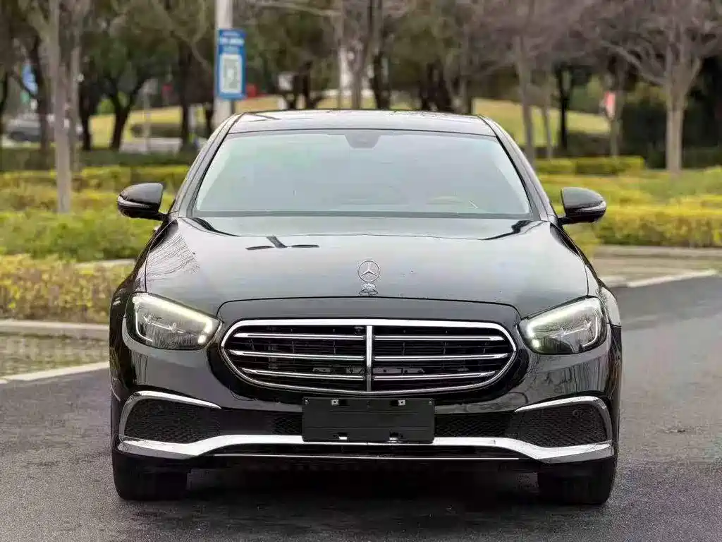 Mercedes-Benz E-Class — миниатюра 2