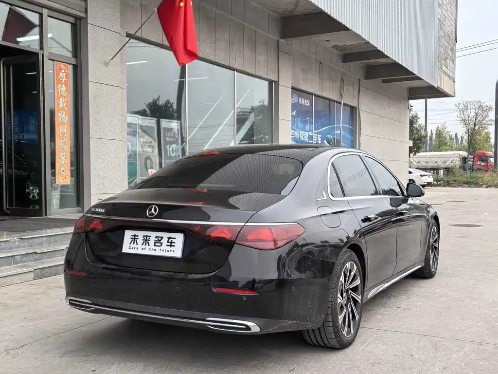 Mercedes-Benz E-Class — миниатюра 11