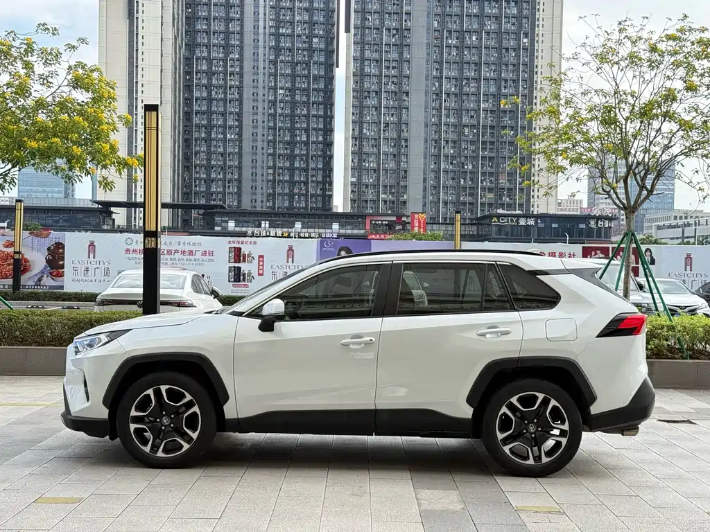 Toyota RAV4 — миниатюра 3