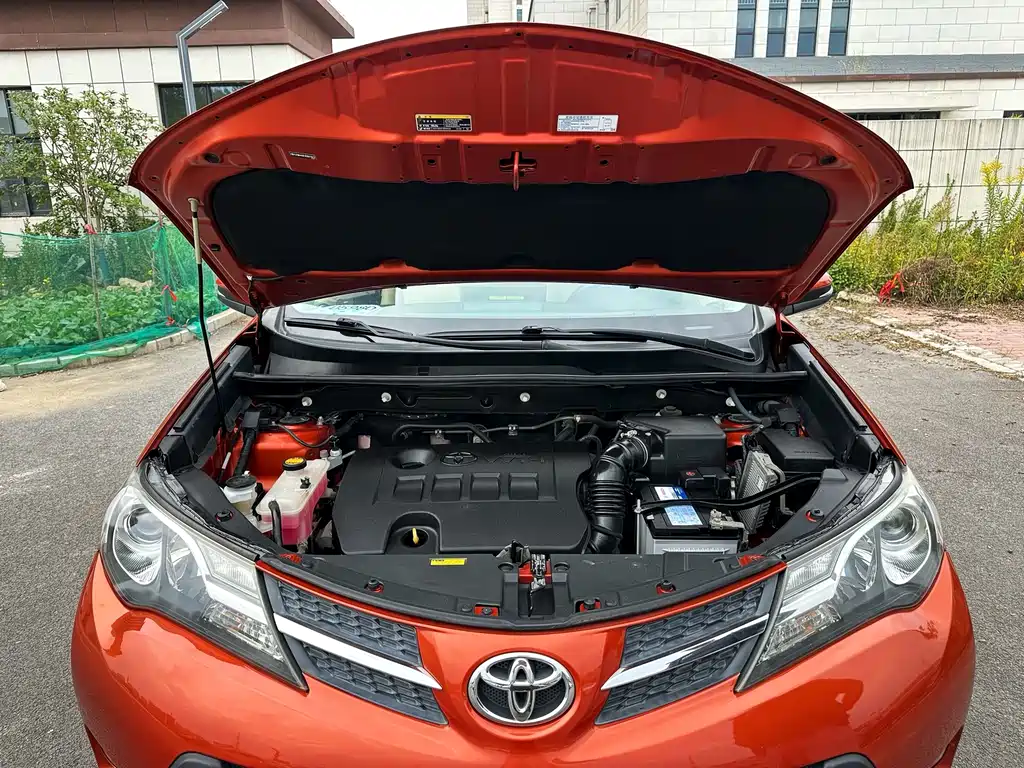 Toyota RAV4 — миниатюра 10