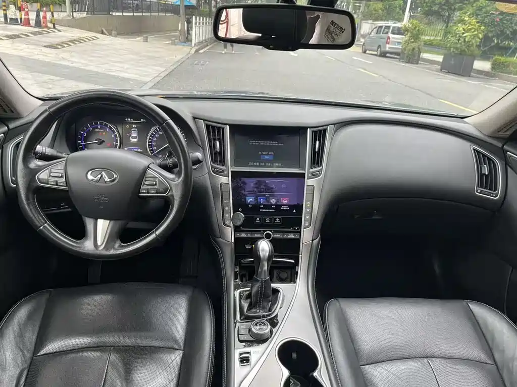 Infiniti Q50L 2015 2.0T Enjoy