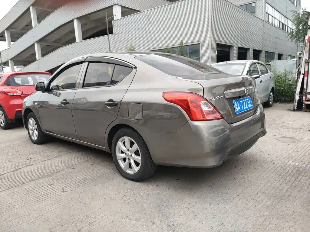 Nissan Sunny — миниатюра 6