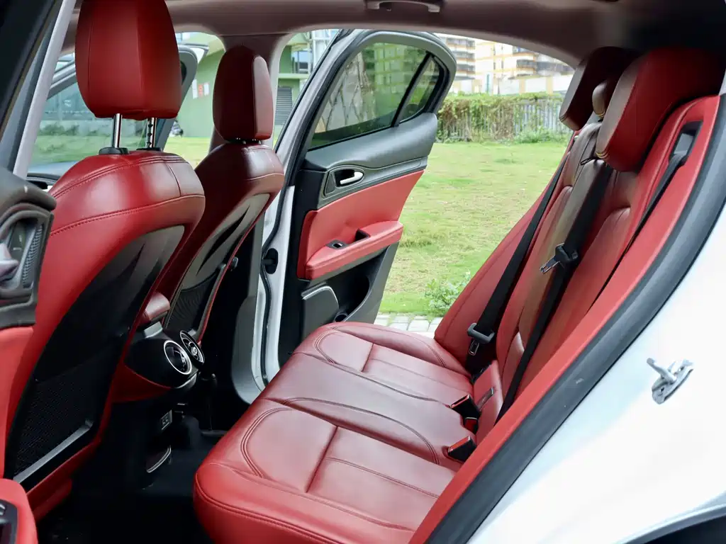 Alfa Romeo Stelvio — миниатюра 8