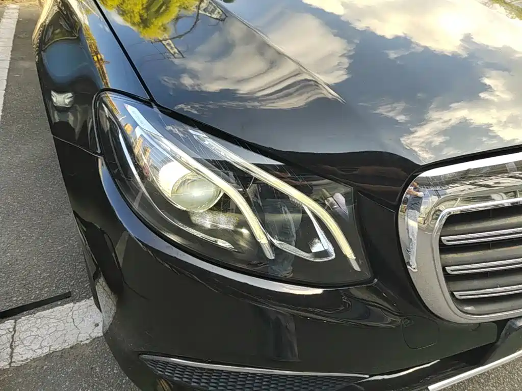 Mercedes-Benz E-Class — миниатюра 11