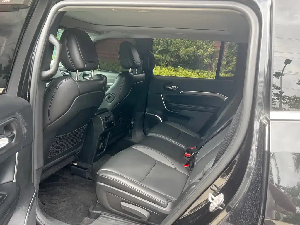 Jeep Grand Commander — миниатюра 9