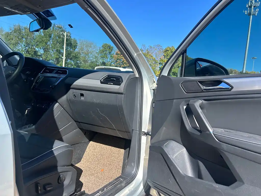 Volkswagen Tiguan L — миниатюра 25