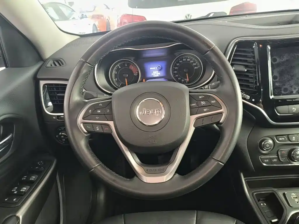Jeep Cherokee — миниатюра 11