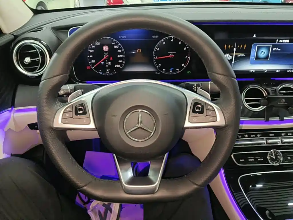 Mercedes-Benz E-Class — миниатюра 11