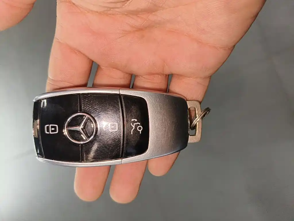 Mercedes-Benz E-Class — миниатюра 9