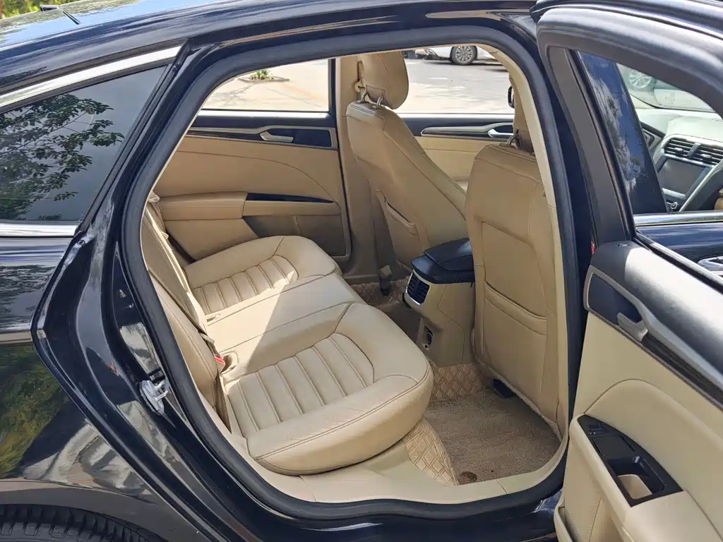Ford Mondeo — миниатюра 12