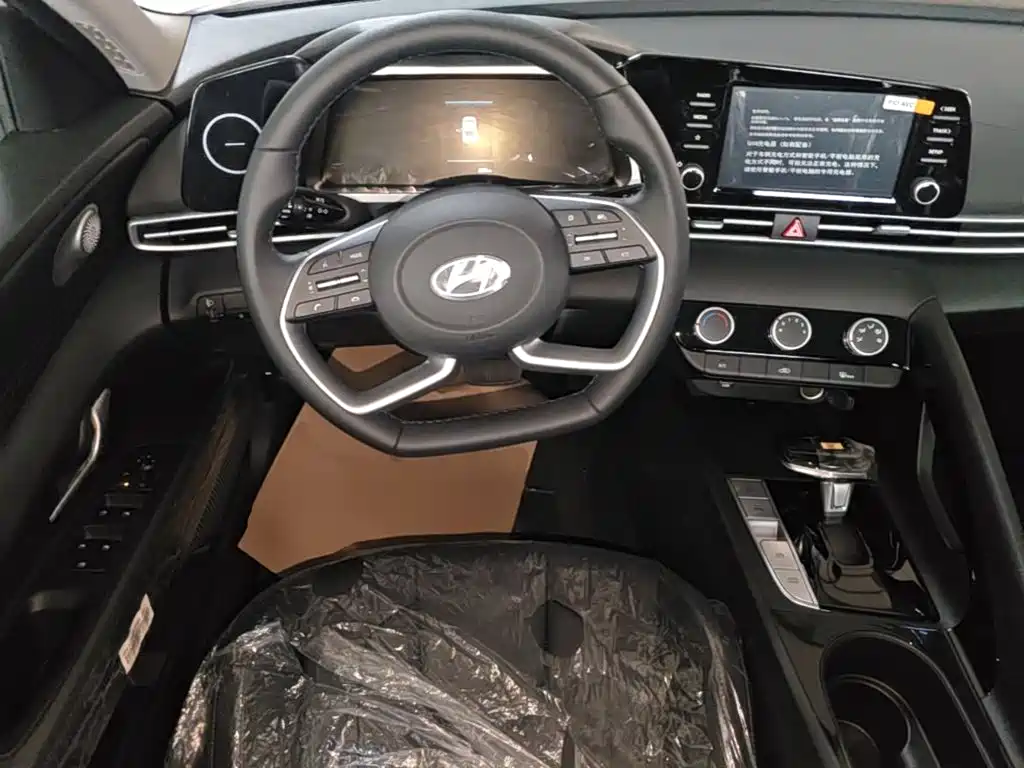 Hyundai Elantra — миниатюра 11
