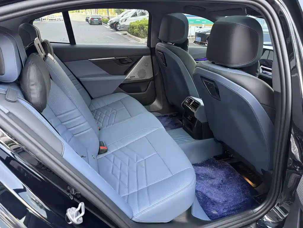 BMW i5 — миниатюра 13