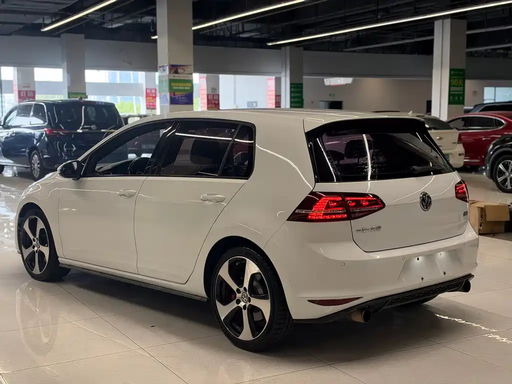 Volkswagen Golf GTI — миниатюра 6