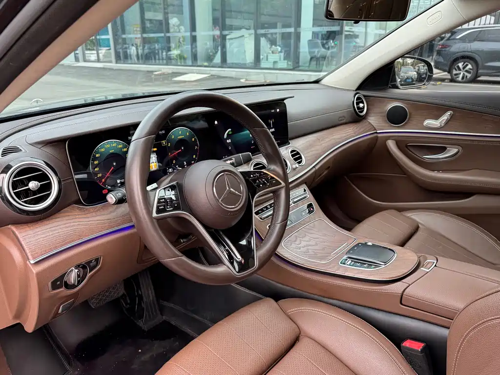 Mercedes-Benz E-Class — миниатюра 6