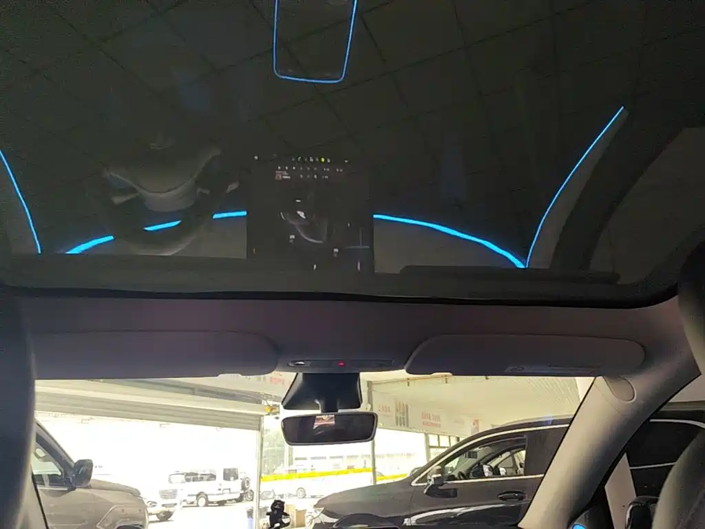 Tesla Model Y — миниатюра 18