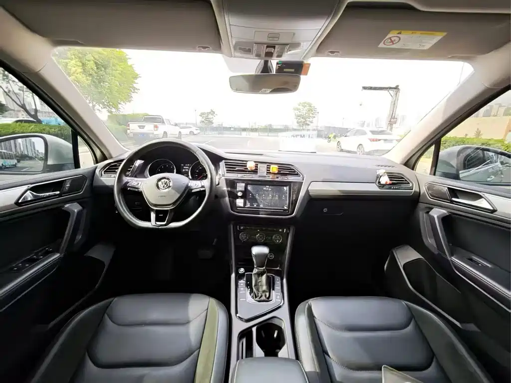Volkswagen Tiguan L L 2018 330TSI AT Luxury