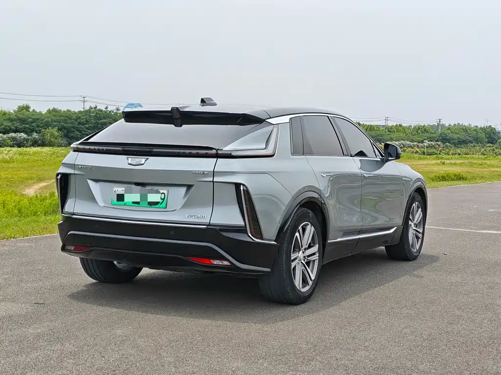 Cadillac IQ 2022 Luxury