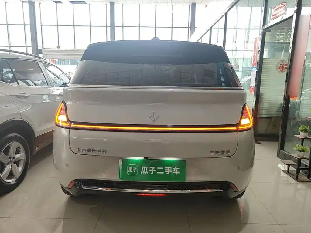 Baojun Yunduo — миниатюра 6