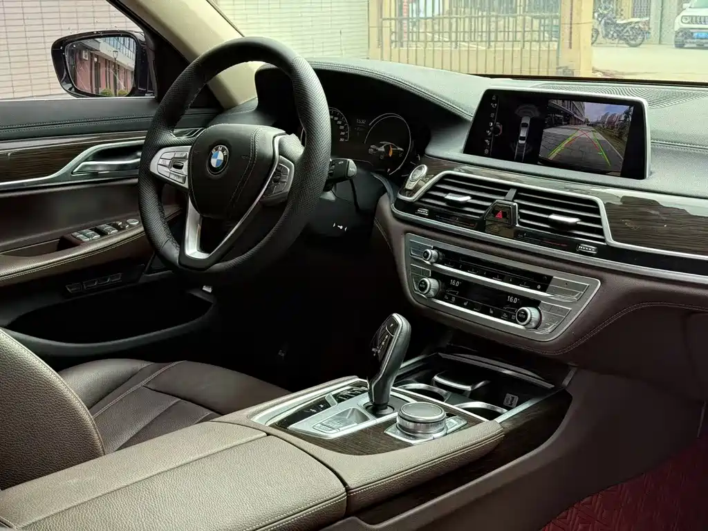 BMW 7 Series 730Li Leading Type, фото 6