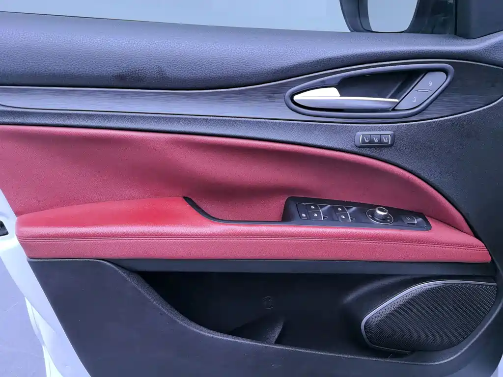 Alfa Romeo Stelvio — миниатюра 4