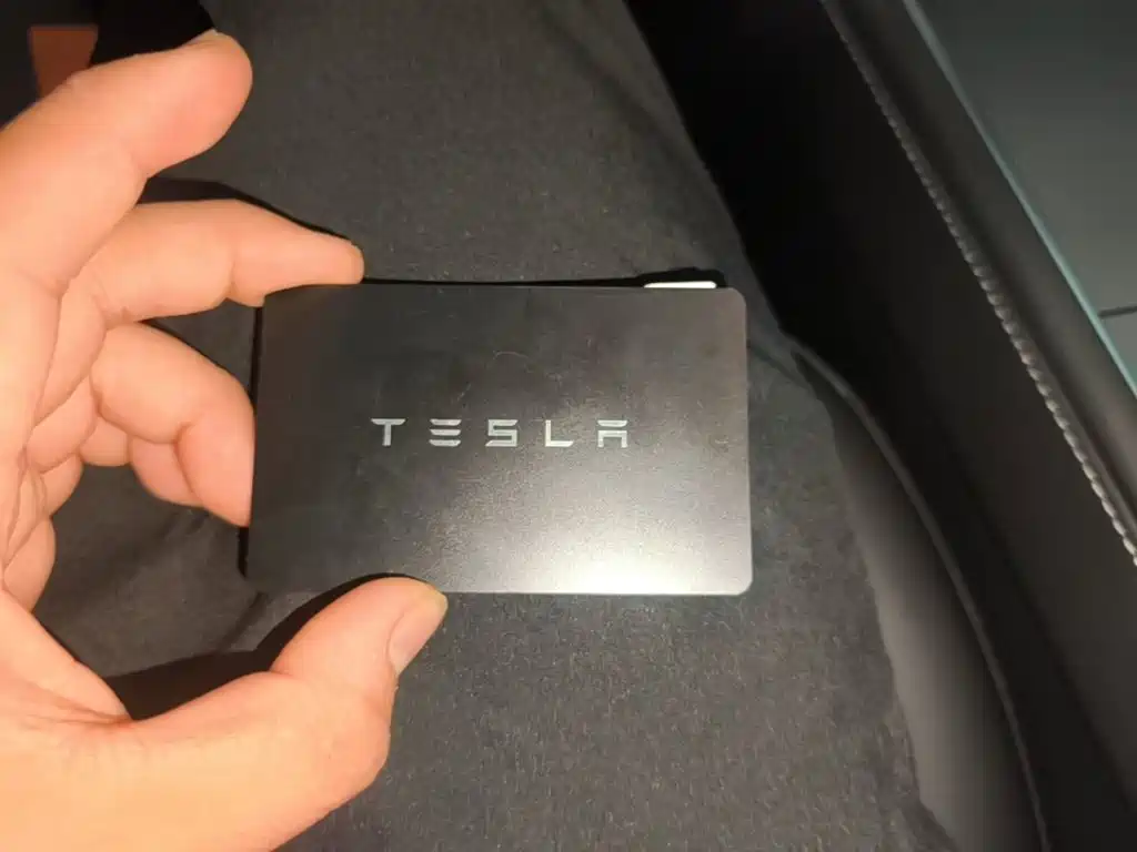 Tesla Model Y — миниатюра 9