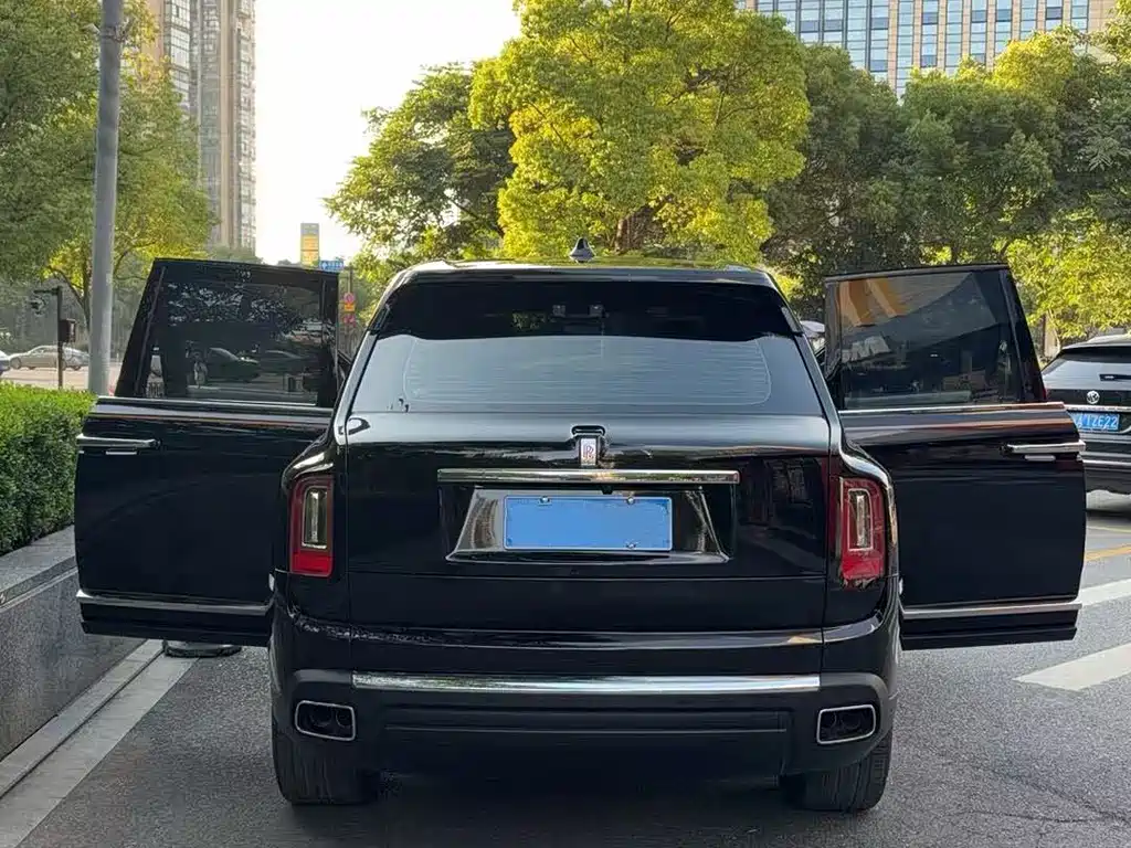 Rolls-Royce Cullinan 2018 мест