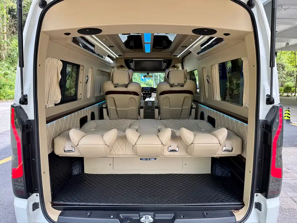 Toyota Hiace — миниатюра 11