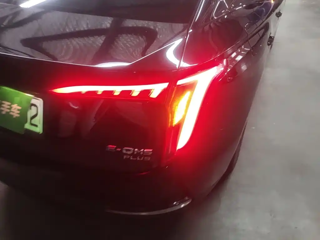 Hongqi Hongqi E-QM5 — миниатюра 8