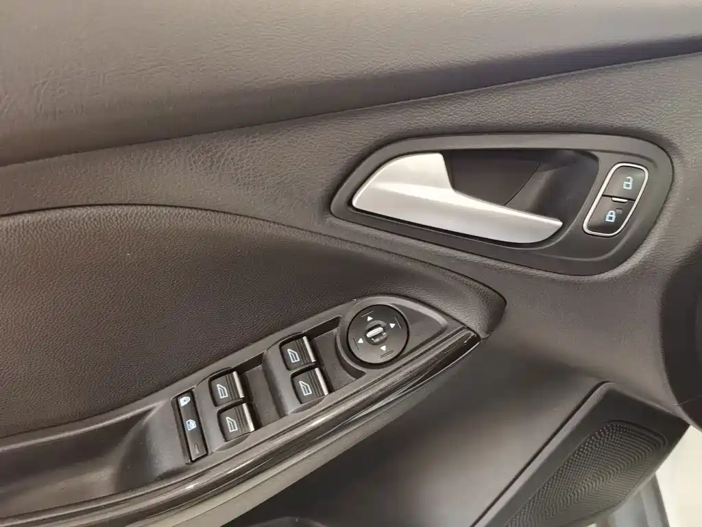 Ford Focus — миниатюра 5