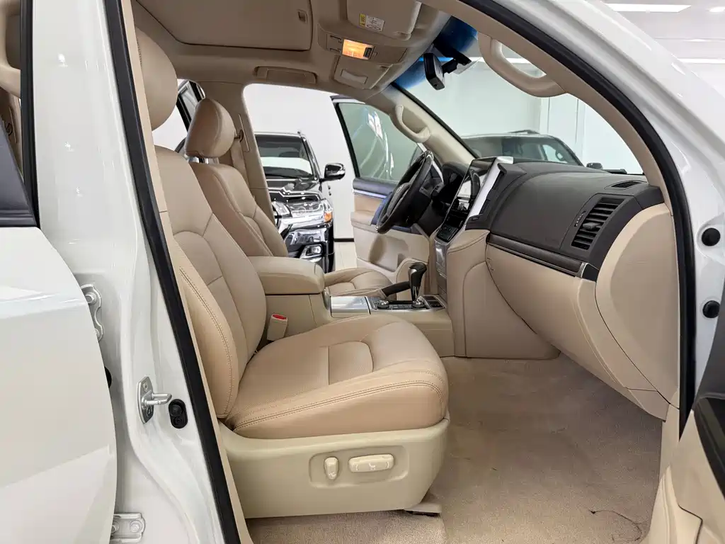 Toyota Land Cruiser 2020 4.0L AT
