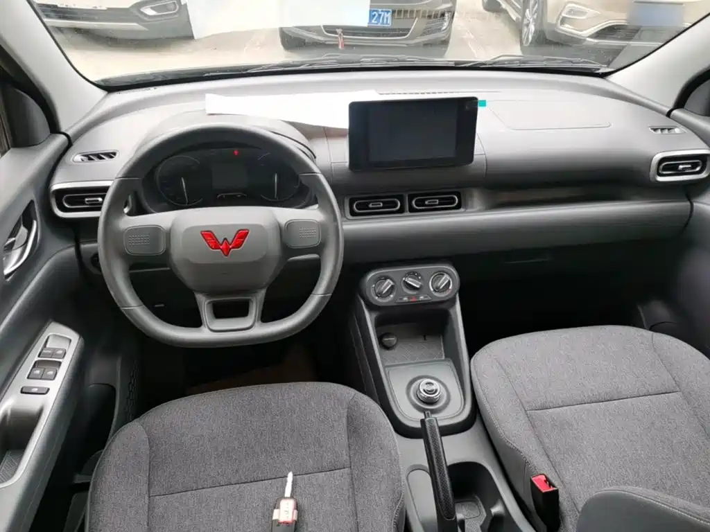 Заказать Wuling Hongguang EV 2026 года за 2 242 591 ₽  из Китая