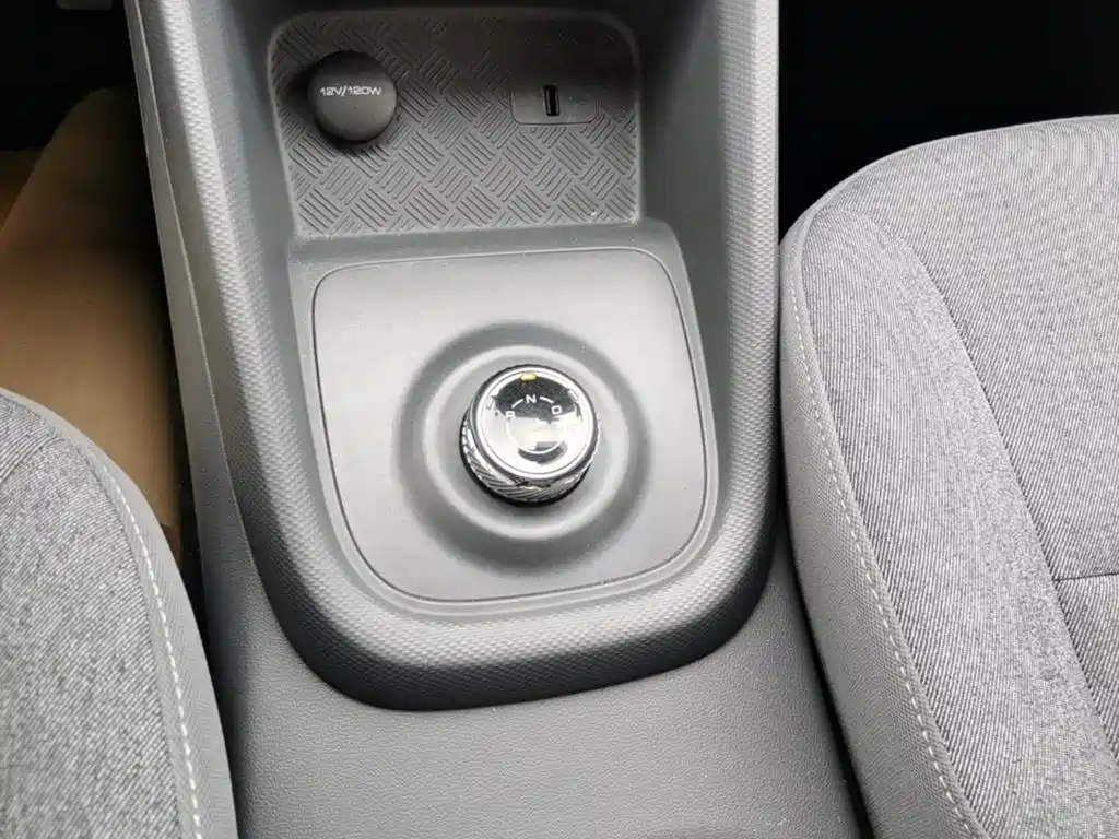 Заказать Wuling Hongguang EV 2026 года за 2 242 591 ₽  из Китая