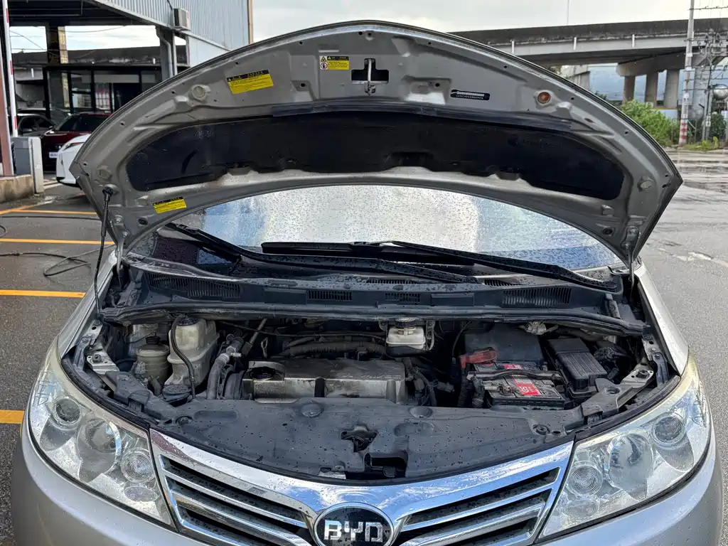 BYD M6 — миниатюра 18