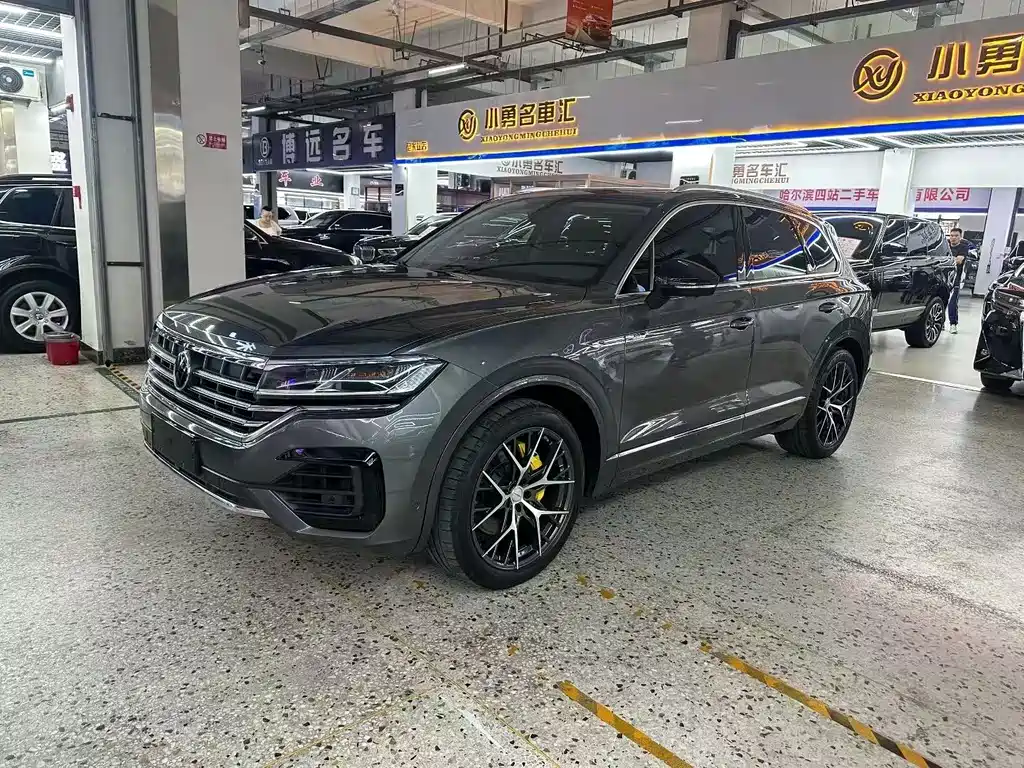 VOLKSWAGEN TOUAREG