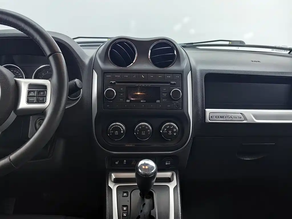 Jeep Compass (Import) — миниатюра 12