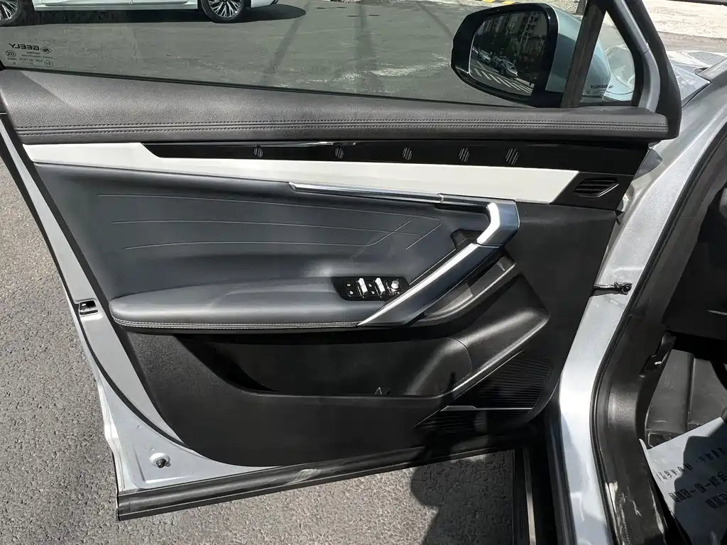 Geely Boyue L — миниатюра 9
