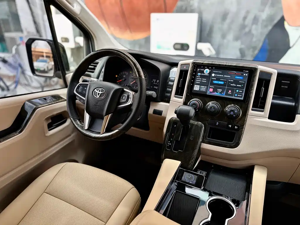 Toyota Granvia 2023 3.5L AT