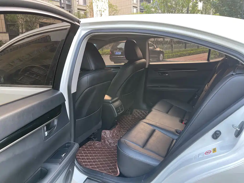 Lexus ES — миниатюра 5