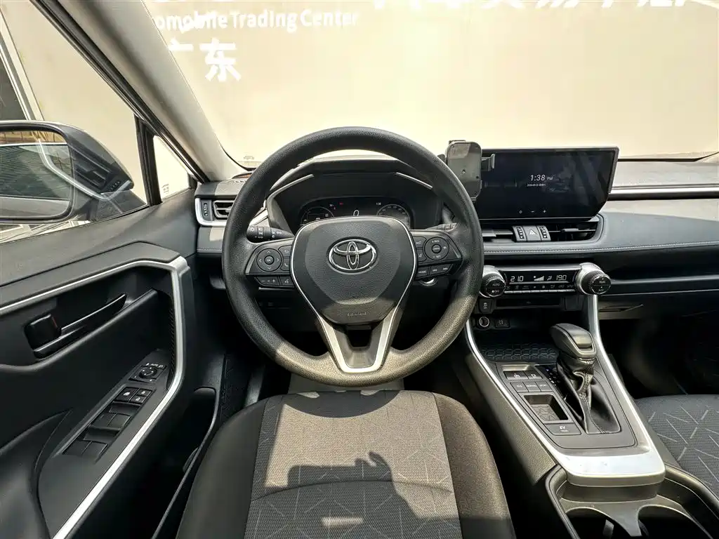 Toyota RAV4 — миниатюра 14