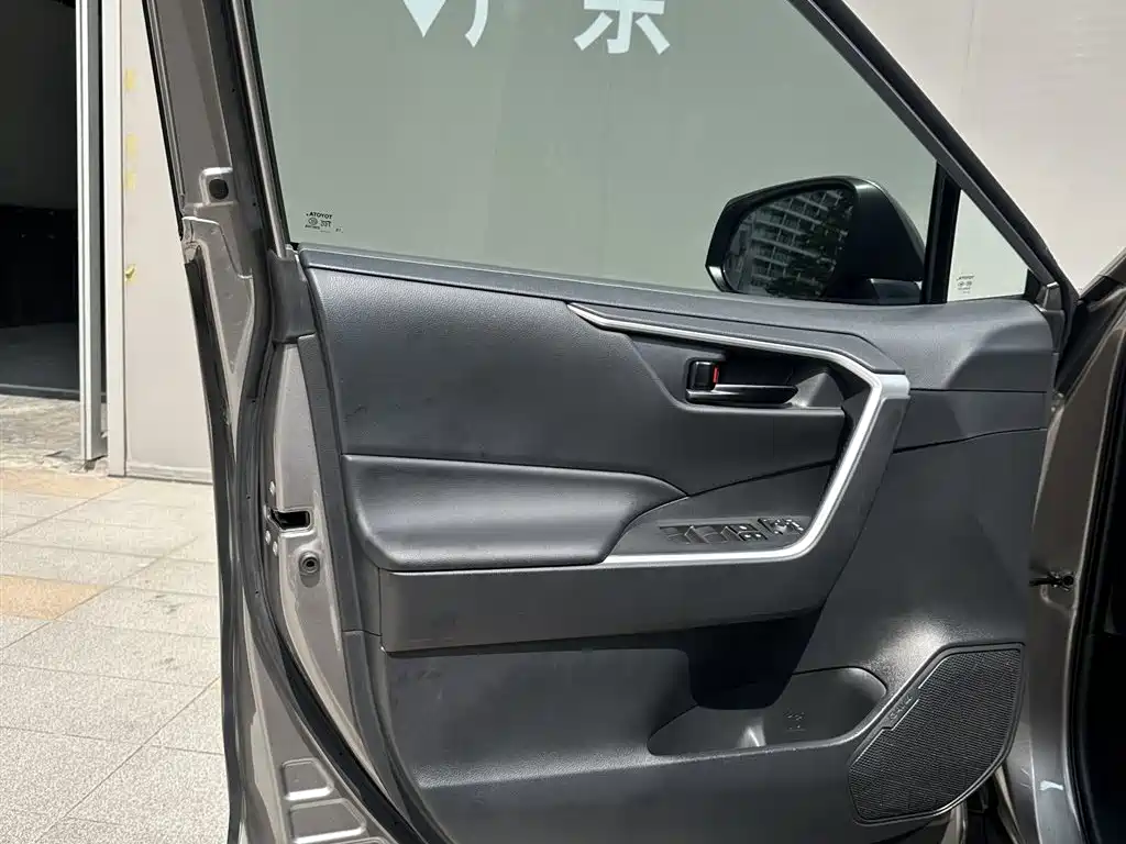 Toyota RAV4 — миниатюра 21