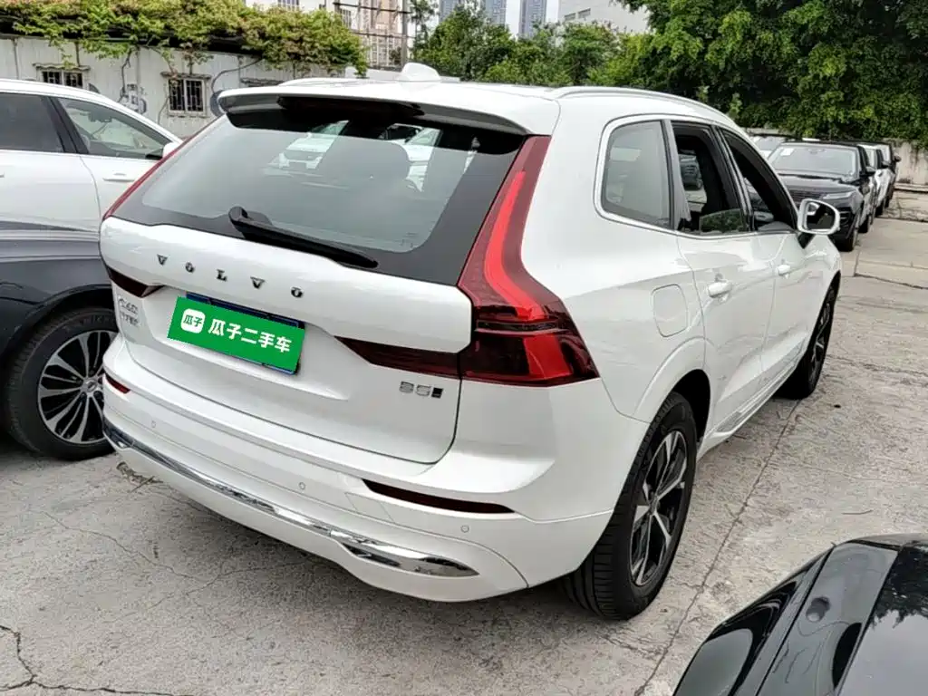 Volvo XC60 2026 B5 Luxury