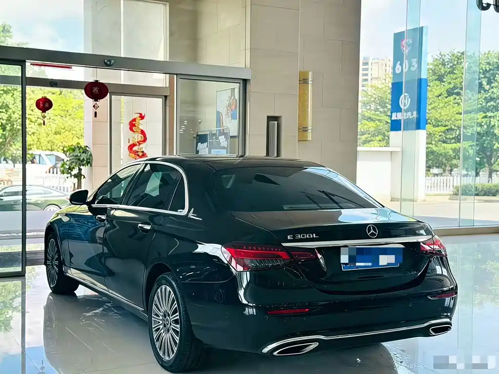 Mercedes-Benz E-Class — миниатюра 9