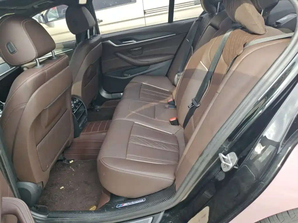 BMW 5 Series — миниатюра 17