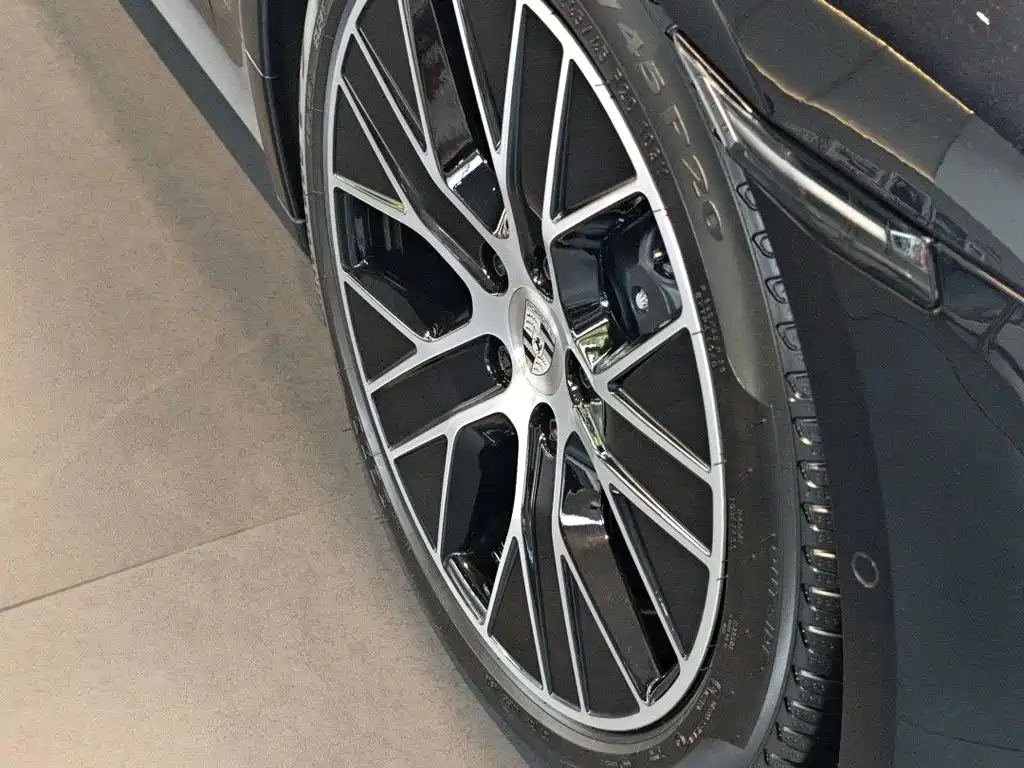 Porsche Taycan — миниатюра 3