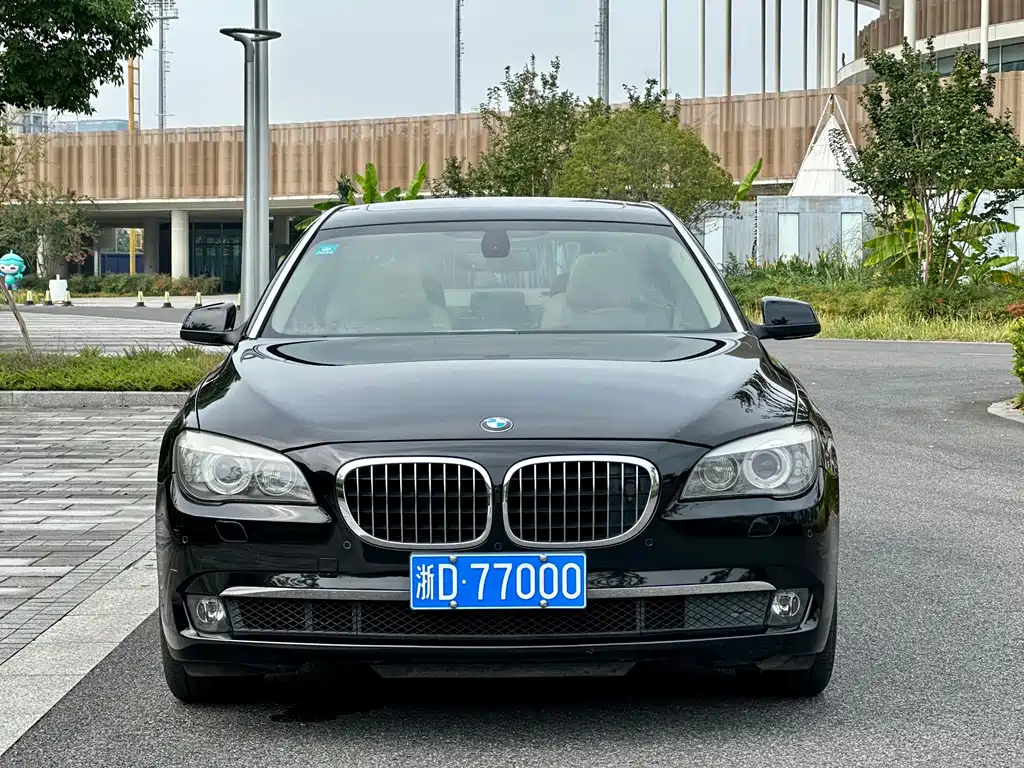 BMW 7 Series — миниатюра 2