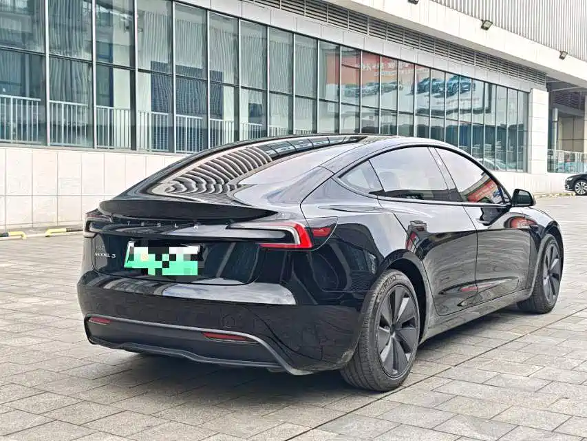 Tesla Model 3 — миниатюра 10