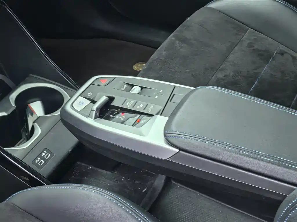 BMW iX1 — миниатюра 11