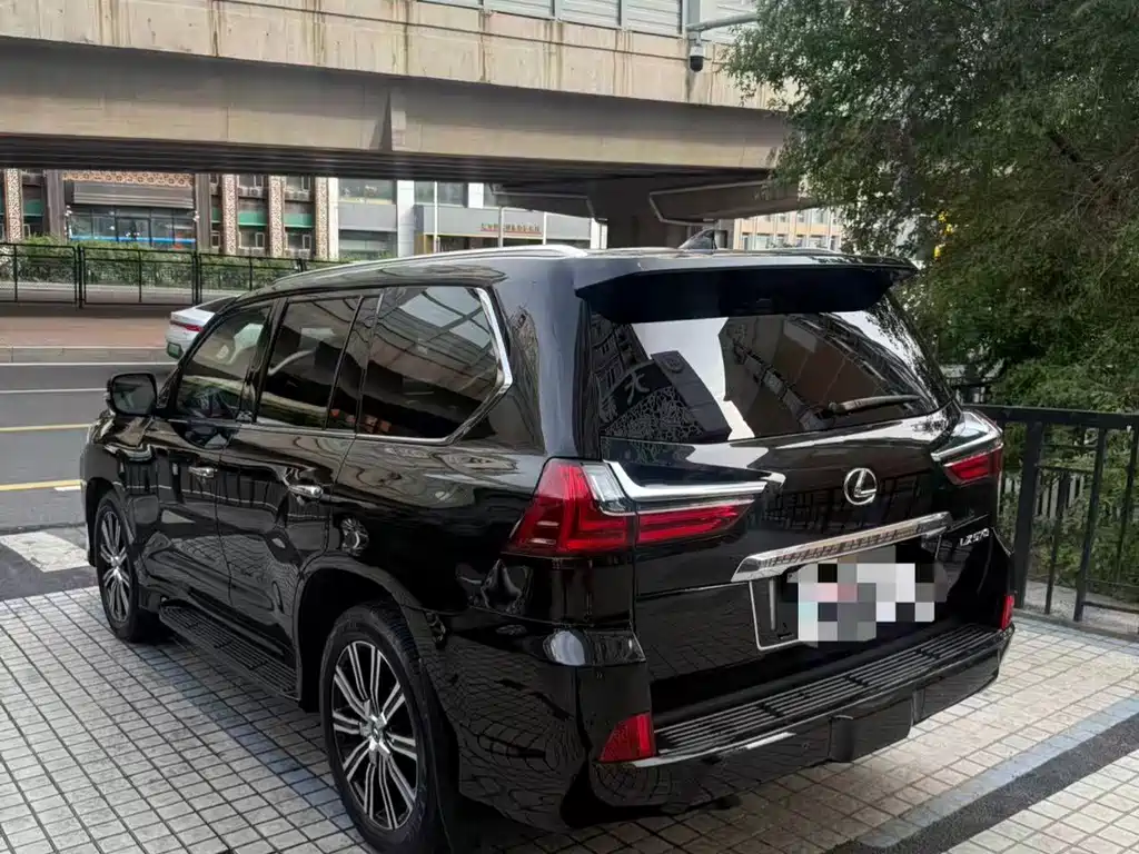 Lexus LX — миниатюра 5