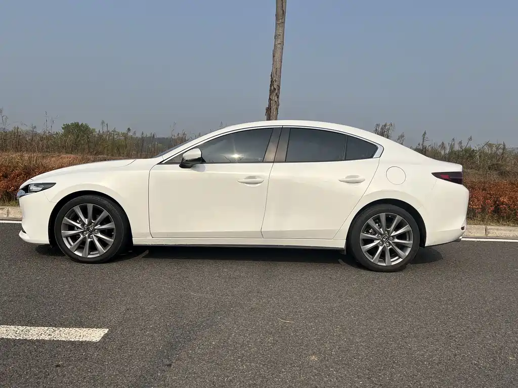 Mazda Mazda3 3 2021 2.0L AT