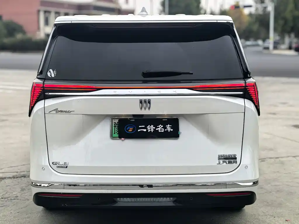 Buick GL8 Hybrid — миниатюра 4